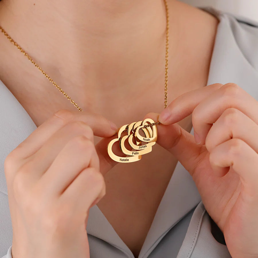 Collier Personnalisé Cœurs – Gravez jusqu’à 5 prénoms 💖