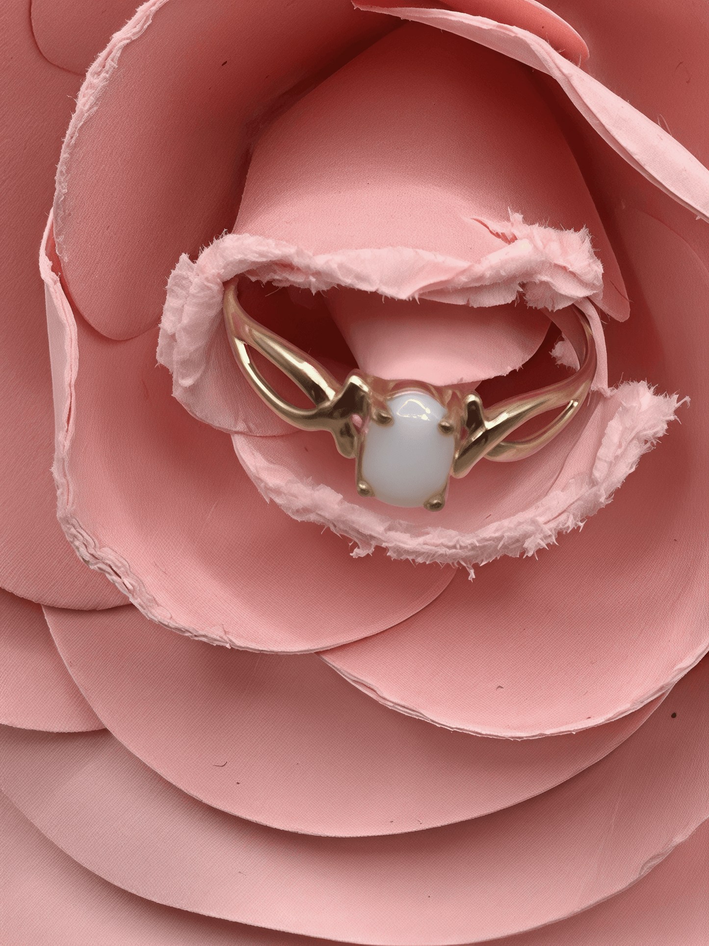 Bague Inaya en Or 14K avec Pierre au lait maternel Ovale