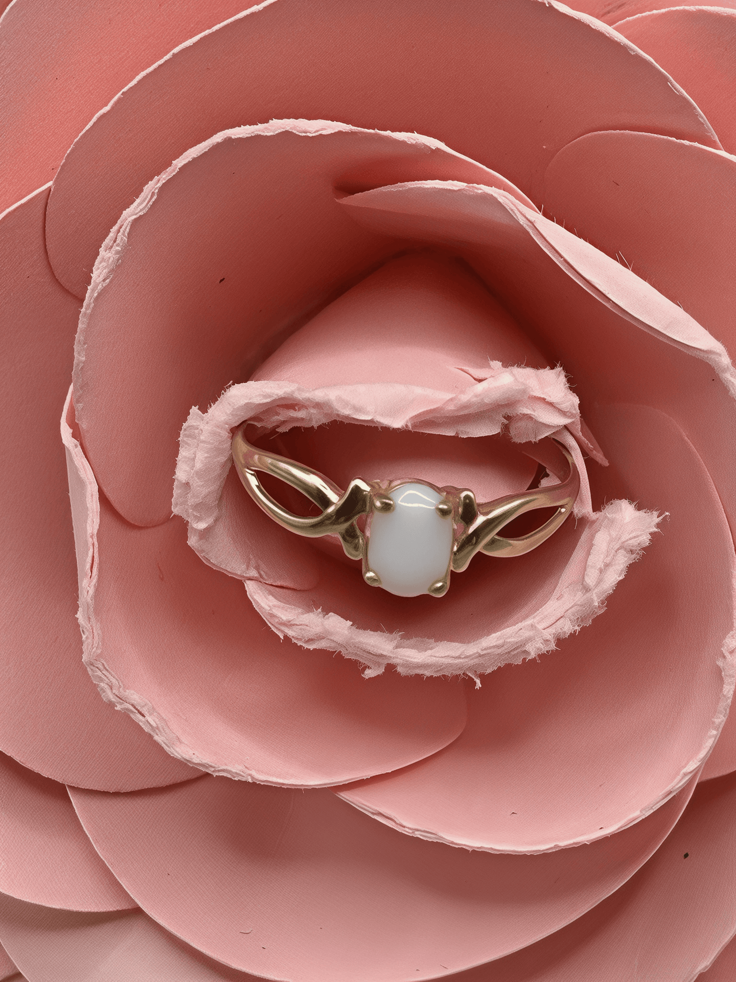 Bague Inaya en Or 14K avec Pierre au lait maternel Ovale