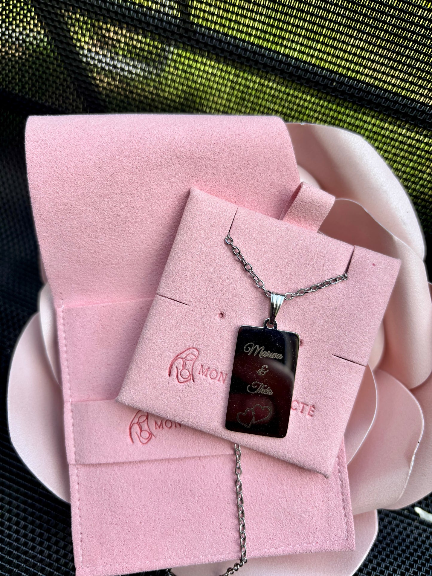 Collier Date gravure
