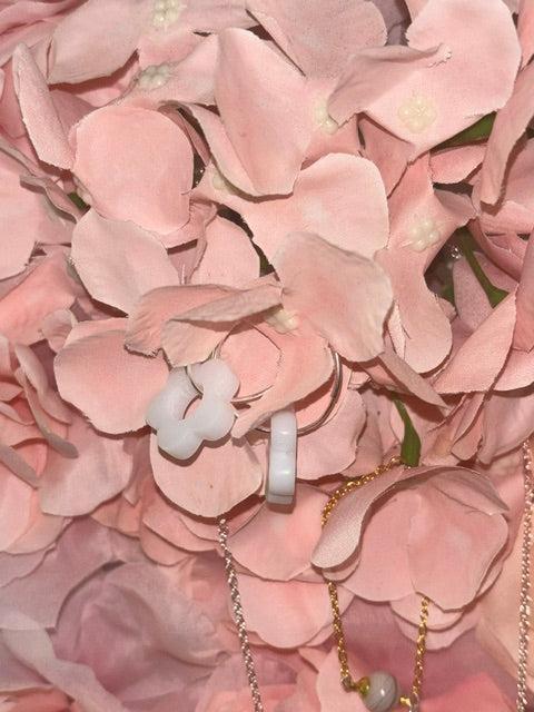 Créoles Fleura personnalisées avec pampille fleur en lait maternel bijou lait maternel Mon Bijou Lacté