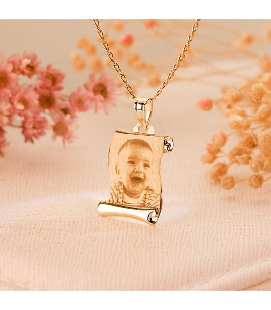 pendentif en forme de parchemin 18 carats bijou lait maternel Mon Bijou Lacté