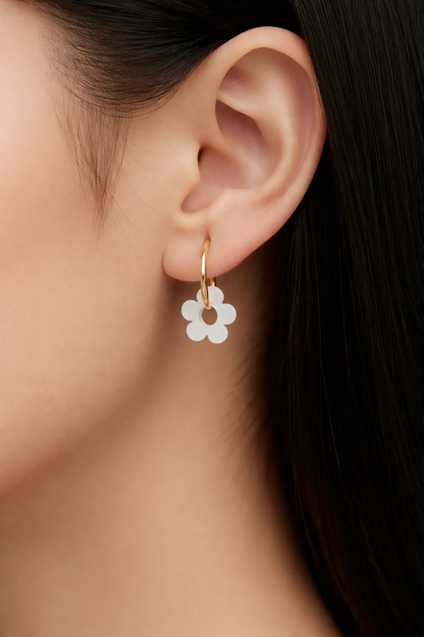 Créoles Fleura personnalisées avec pampille fleur en lait maternel – Bijoux au lait maternel artisanal Mon Bijou Lacté
