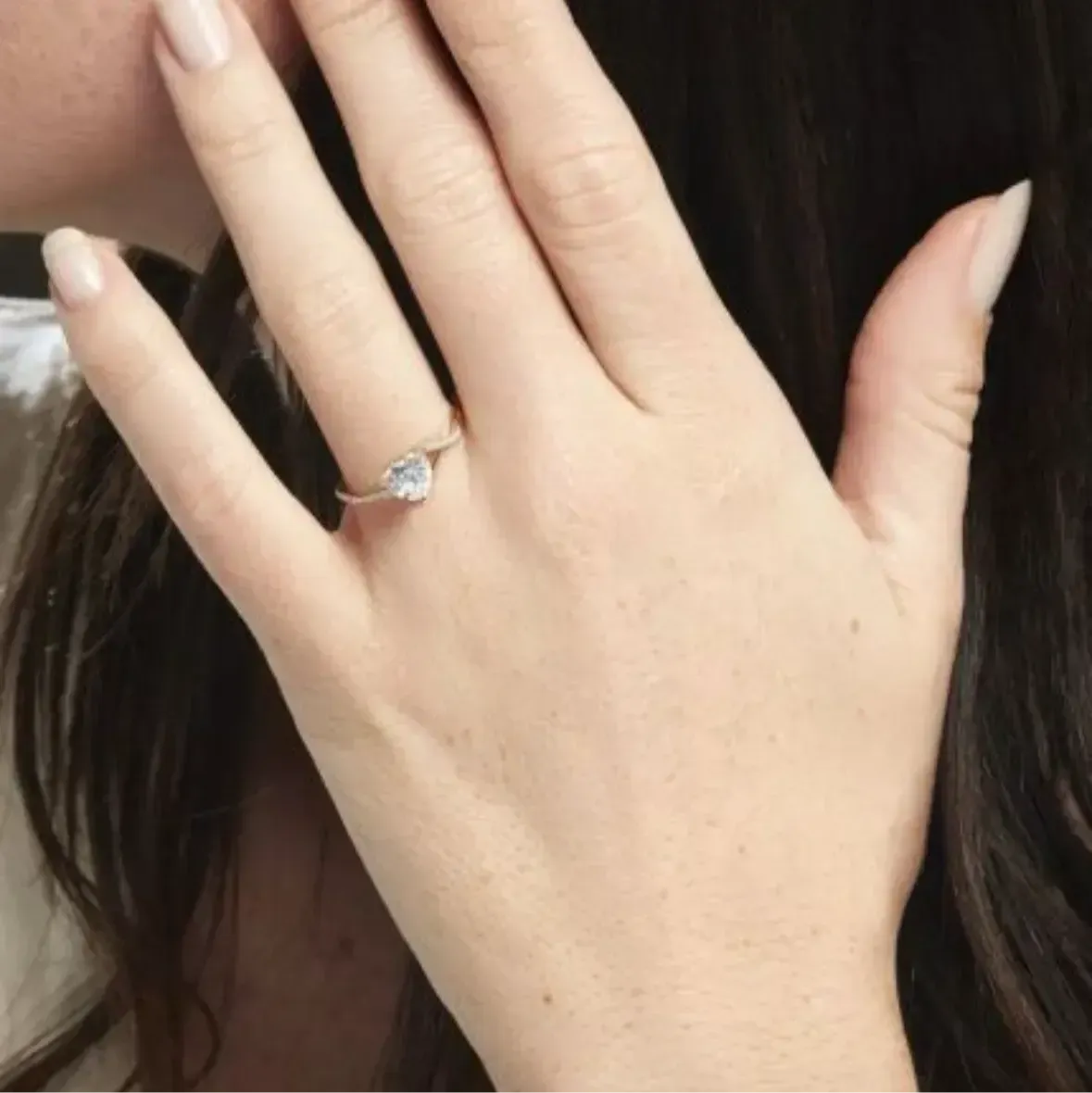 Bague Muguet en or 9 carats avec diamant et cœur de lait maternel – Bijoux au lait maternel artisanal Mon Bijou Lacté
