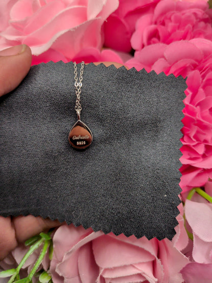 Service de gravure laser personnalisée d'un prénom sur pendentif cœur Mon Bijou Lacté