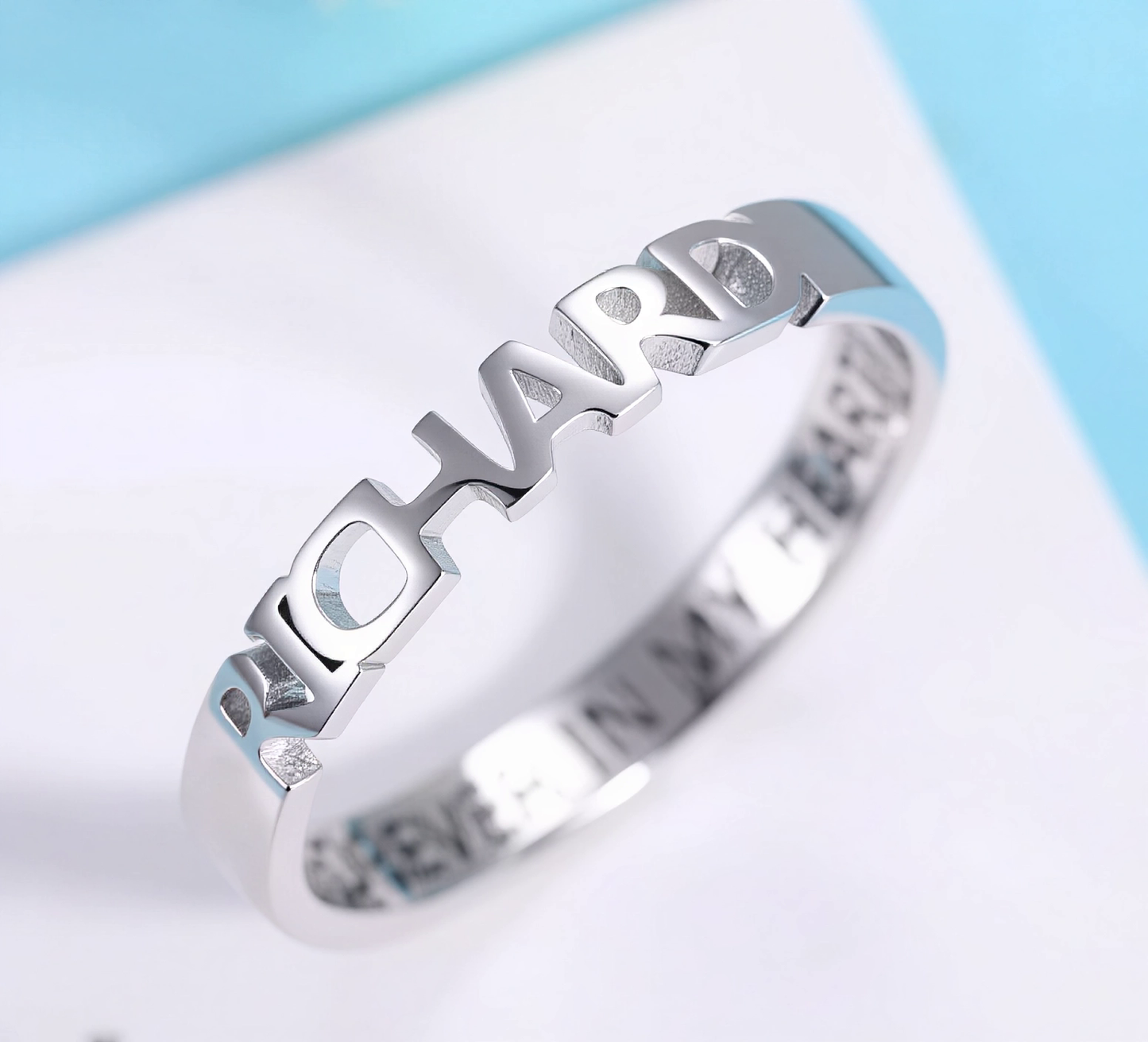 Bague personnalisée prénom – Bijoux au lait maternel artisanal Mon Bijou Lacté
