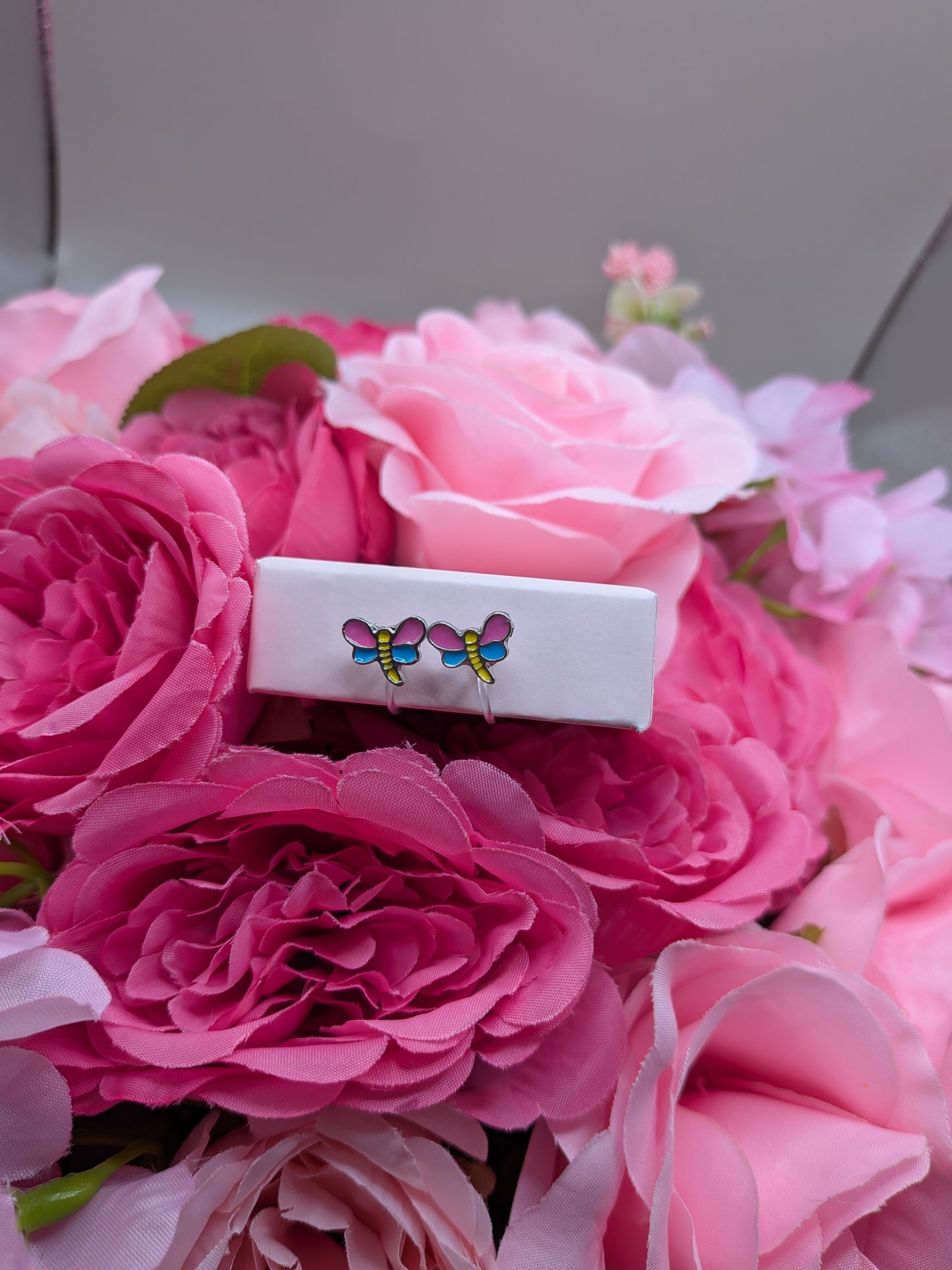 Boucles d'Oreilles Libellule – Spécial "Petites Oreilles Non Percées" – Bijoux au lait maternel artisanal Mon Bijou Lacté
