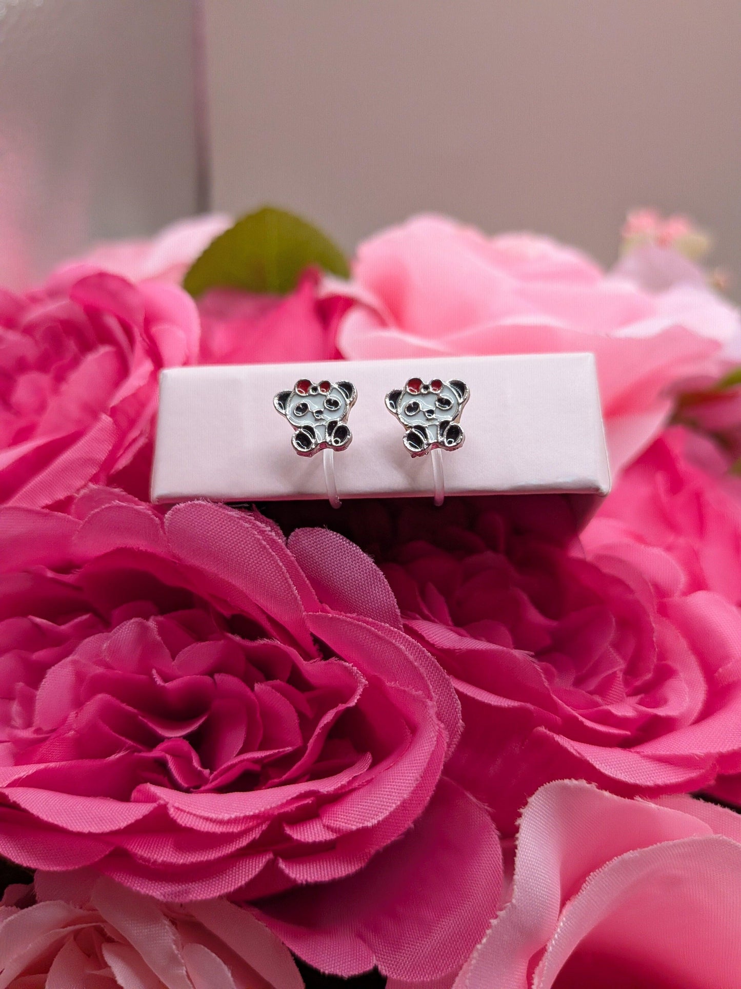 Boucles d'Oreilles Panda – Spécial "Petites Oreilles Non Percées" – Bijoux au lait maternel artisanal Mon Bijou Lacté
