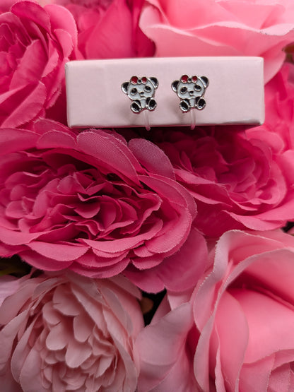 Boucles d'oreilles clips licorne Boucles d'oreilles clips animaux Où trouver des boucles d'oreilles pour petite fille qui n'a pas les oreilles percées ? Quelles boucles d'oreilles choisir pour un enfant qui perd ses bijoux ? Comment mettre des boucles d'oreilles clips sans faire mal ? Meilleurs bijoux sans perçage pour peaux sensibles.