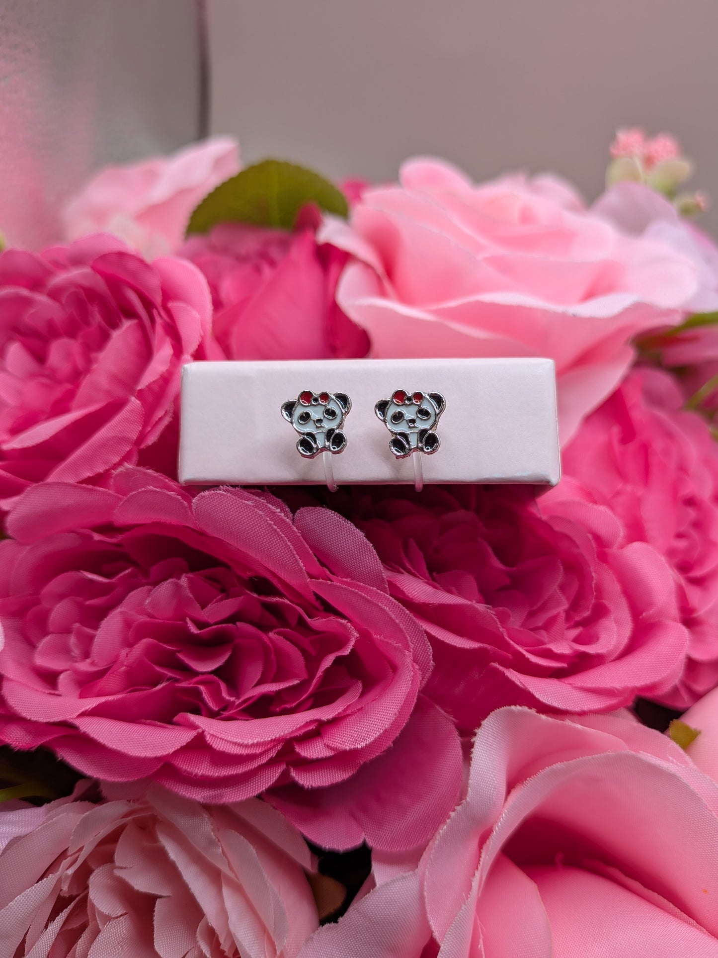 Boucles d'Oreilles Panda – Spécial "Petites Oreilles Non Percées" – Bijoux au lait maternel artisanal Mon Bijou Lacté
