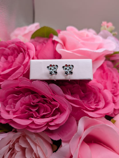 Boucles d'oreilles clips licorne Boucles d'oreilles clips animaux Où trouver des boucles d'oreilles pour petite fille qui n'a pas les oreilles percées ? Quelles boucles d'oreilles choisir pour un enfant qui perd ses bijoux ? Comment mettre des boucles d'oreilles clips sans faire mal ? Meilleurs bijoux sans perçage pour peaux sensibles.