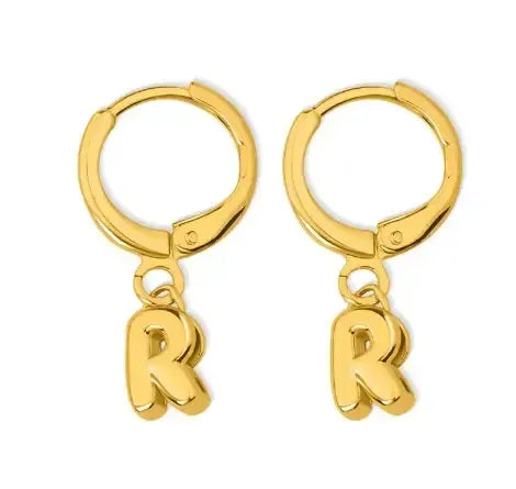 Boucles d’oreilles Sadie – Initiales en forme de ballon – Bijoux au lait maternel artisanal Mon Bijou Lacté
