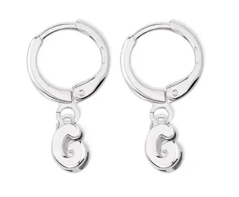 Boucles d’oreilles Sadie – Initiales en forme de ballon – Bijoux au lait maternel artisanal Mon Bijou Lacté
