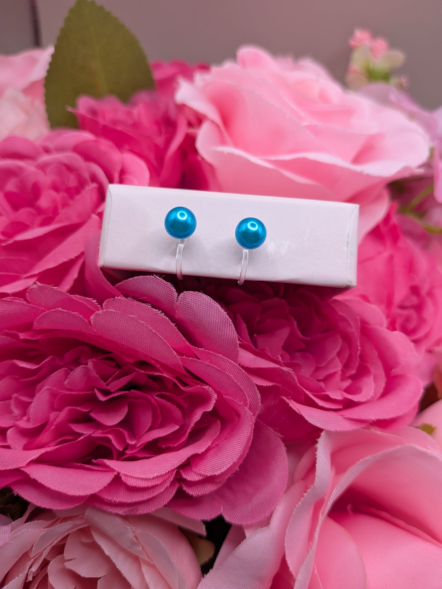 Boucles d'Oreilles Perle Bleu – Spécial "Petites Oreilles Non Percées" – Bijoux au lait maternel artisanal Mon Bijou Lacté
