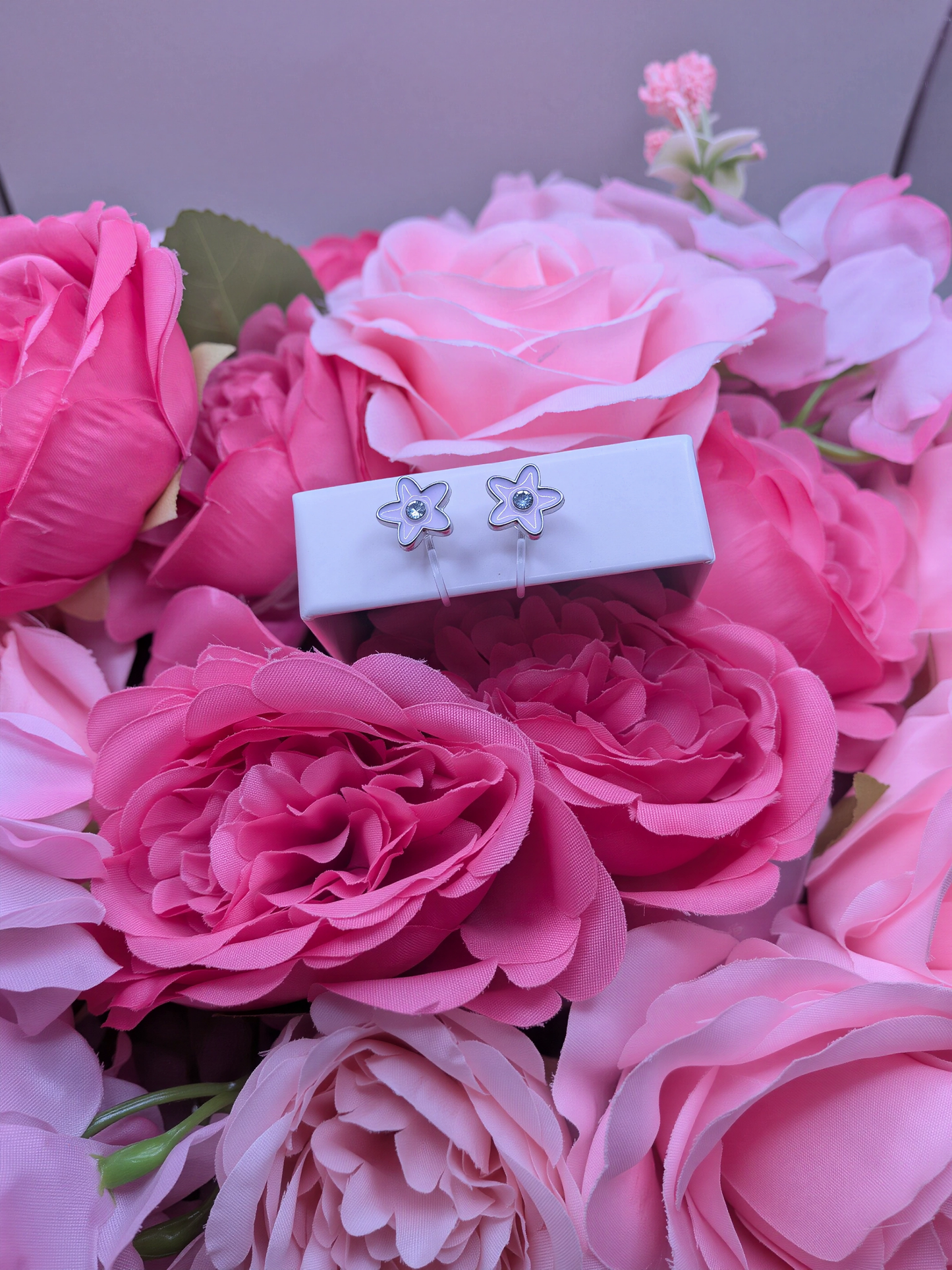 Boucles d'Oreilles "Fleurs Douceur Rose Pâle" – Spécial "Petites Oreilles Non Percées" – Bijoux au lait maternel artisanal Mon Bijou Lacté
