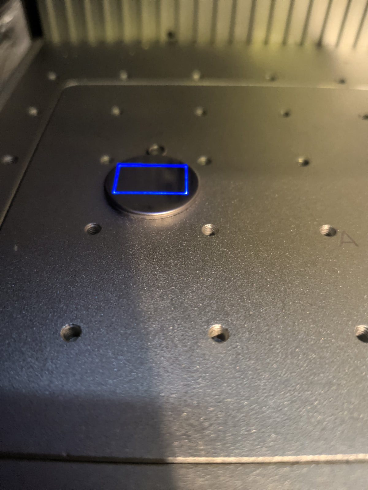 Service de gravure laser personnalisée d'un prénom sur pendentif cœur Mon Bijou Lacté