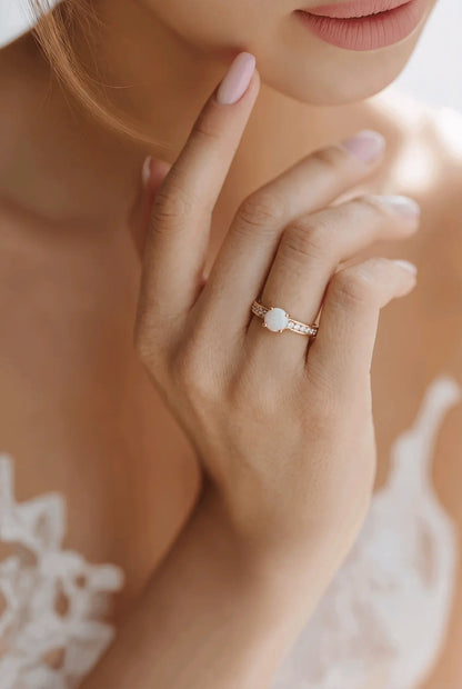 Bague Kheira en Or 9 Carats avec Diamant au Lait Maternel
