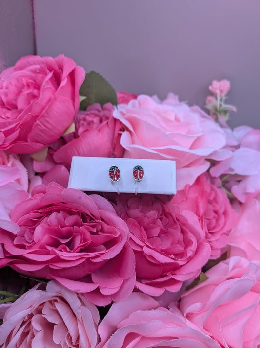 Où acheter des boucles d'oreilles sans percage confortables en France ? Quel type de boucles d'oreilles sans perçage choisir ? Acheter des boucles d'oreilles d'oreille sans perçage en ligne. Boutiques en ligne proposant des boucles d'oreilles sans percage originales ? Alternative aux boucles d'oreilles classiques pour petites filles Boucles d'oreilles clips fantaisie enfant Mon Bijou Lacté boucles d'oreilles clips boucles d'oreilles sans percage