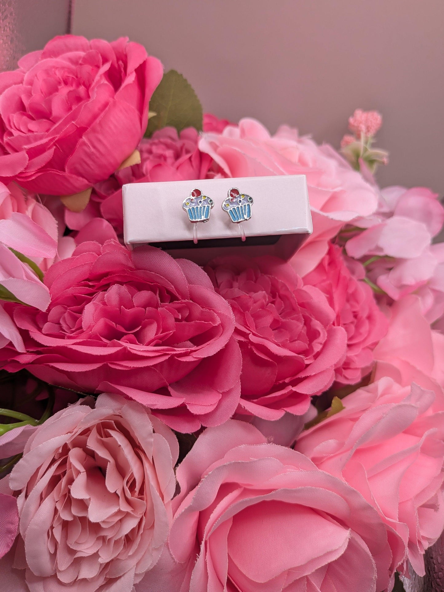 Boucles d'Oreilles "Mon Petit Cupcake Bleu" – Spécial "Petites Oreilles Non Percées" – Bijoux au lait maternel artisanal Mon Bijou Lacté
