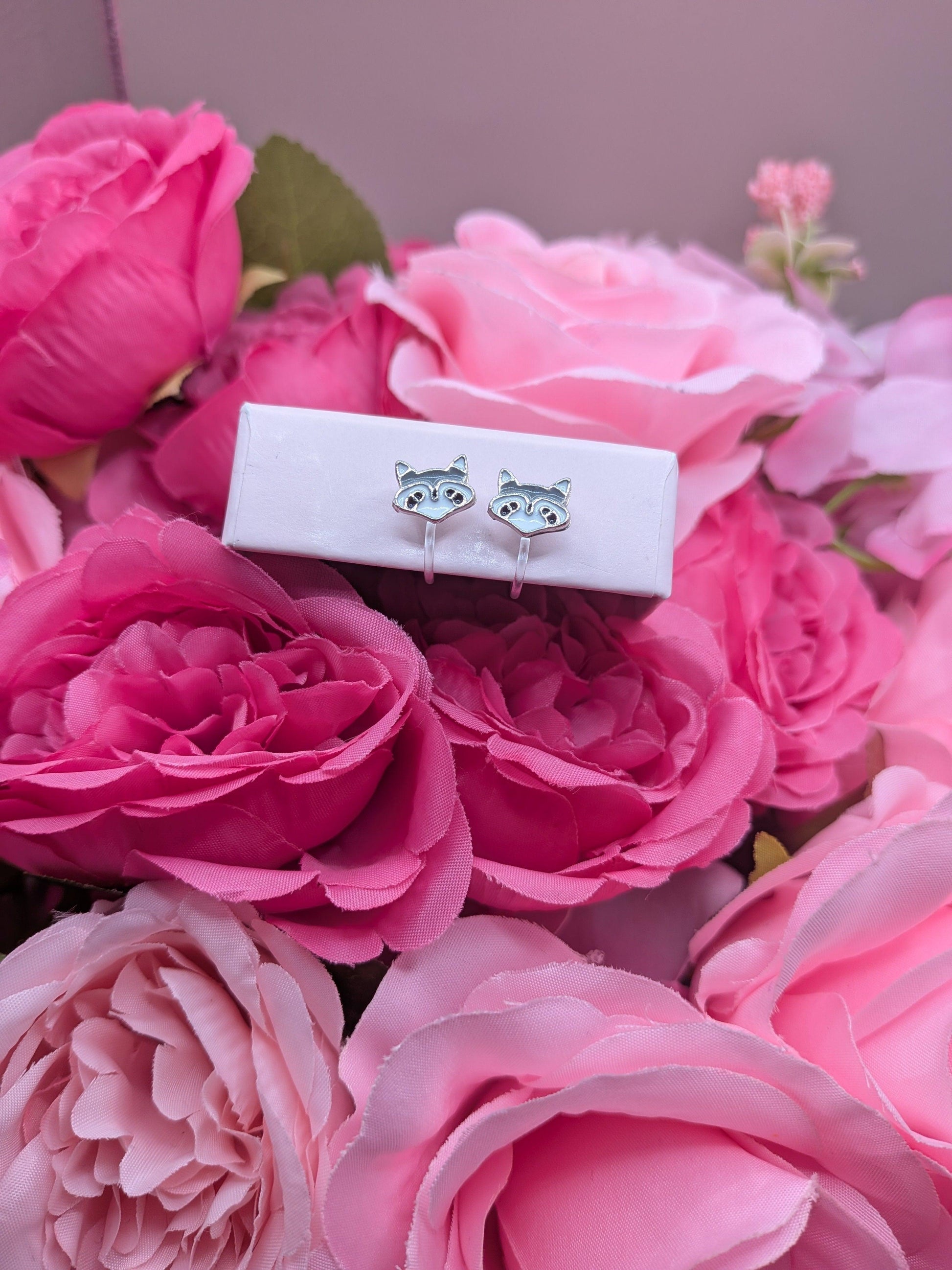 Où acheter des boucles d'oreilles sans percage confortables en France ? Quel type de boucles d'oreilles sans perçage choisir ? Acheter des boucles d'oreilles d'oreille sans perçage en ligne. Boutiques en ligne proposant des boucles d'oreilles sans percage originales ? Alternative aux boucles d'oreilles classiques pour petites filles Boucles d'oreilles clips fantaisie enfant Mon Bijou Lacté boucles d'oreilles clips boucles d'oreilles sans percage