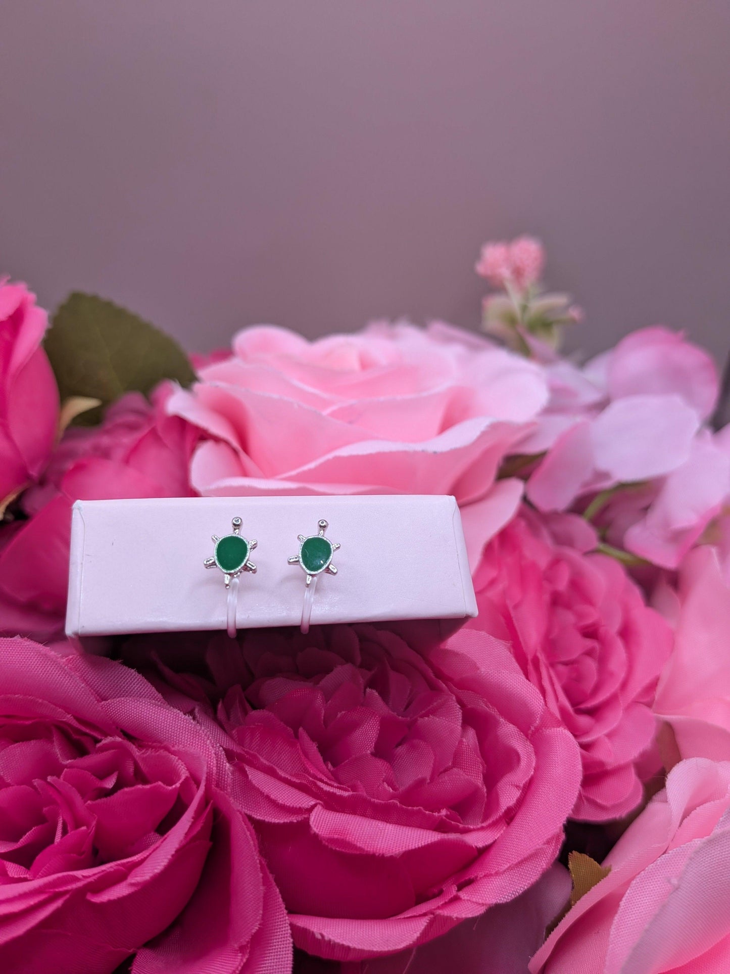 Boucles d'Oreilles "Petite Tortue d'Eau"– Spécial "Petites Oreilles Non Percées" – Bijoux au lait maternel artisanal Mon Bijou Lacté
