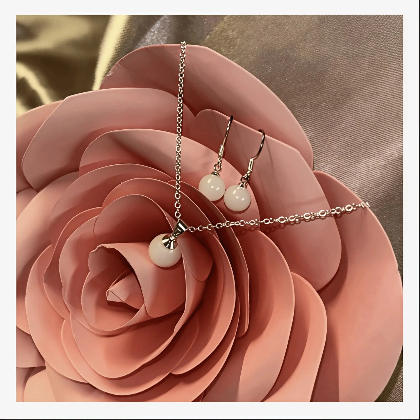 Parure perle de lait 2 pièces (collier + boucles d'oreilles) – Bijoux au lait maternel artisanal Mon Bijou Lacté
