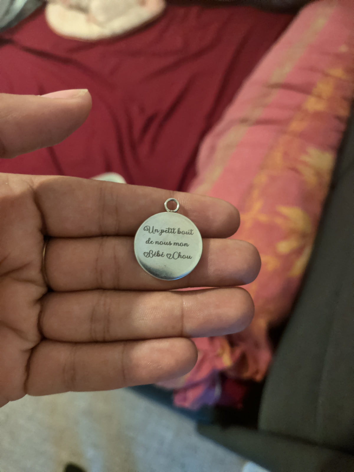 Service de gravure laser personnalisée d'un prénom sur pendentif cœur Mon Bijou Lacté
