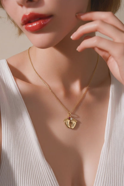 Le Collier "Petits Trésors – Pendentif Pieds de Bébé Personnalisé