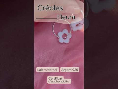 Créoles Fleura personnalisées avec pampille fleur en lait maternel